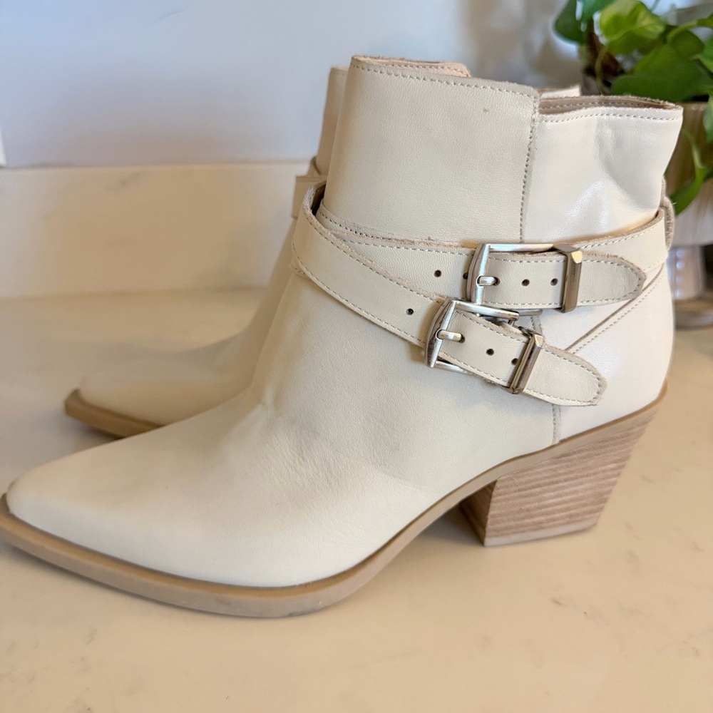 Dolce Vita Cream Ankle Bootie - Picture 4 of 6